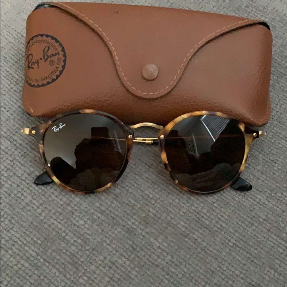 Ray-Ban Round Fleck Sunglasses💕🌟
